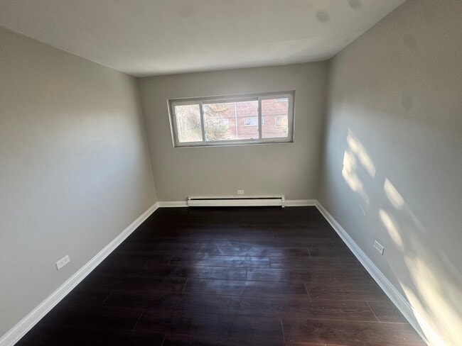 Building Photo - Warren Ave (A+B Units)