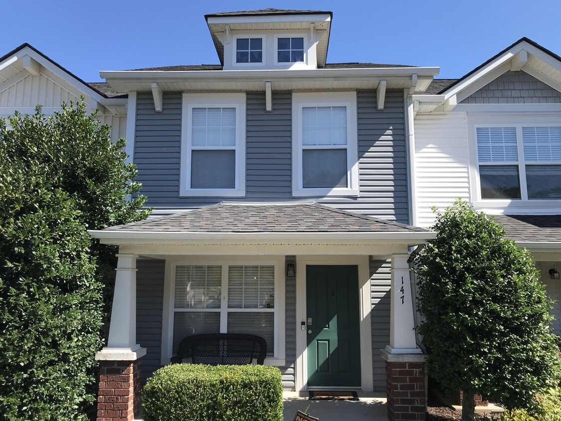 Primary Photo - 2 Bedroom Townhome Near Lenox Village!