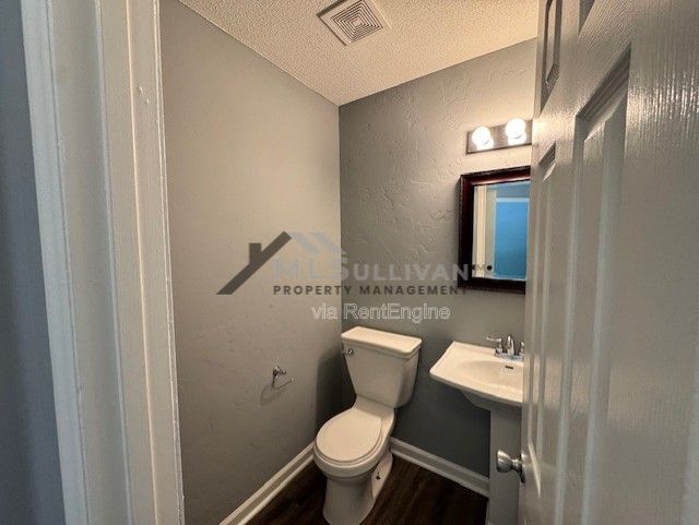 Foto del edificio - 120 Timber Ridge Dr