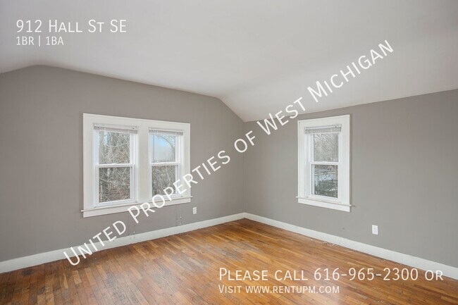 Building Photo - Available Now | 1 Bed, 1 Bath Upper Duplex...