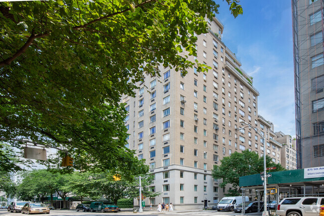 Foto del edificio - 880 Fifth Ave