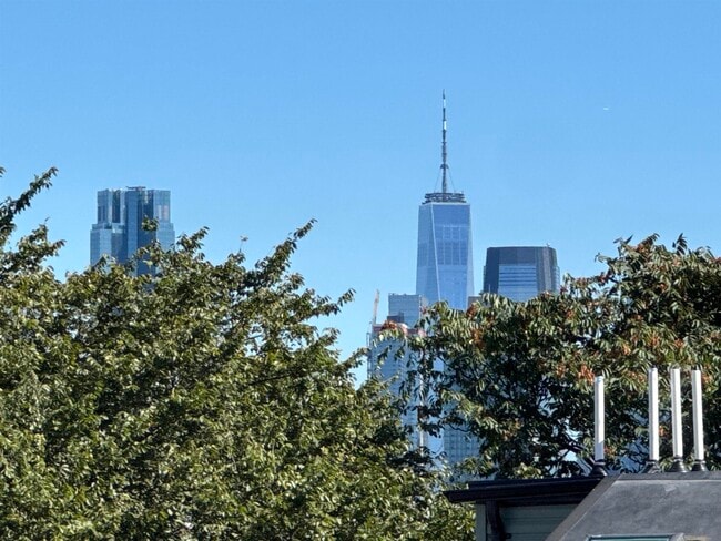 Foto del edificio - 339 Randolph Ave