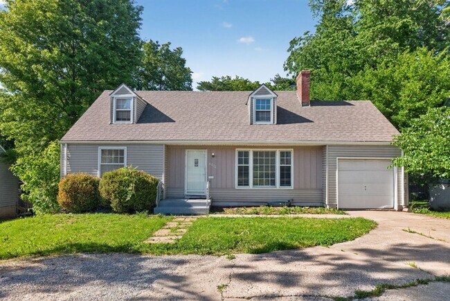 Foto del edificio - Your Next Home Awaits: 4BR/2BA in Desirable Prairie Village Location!
