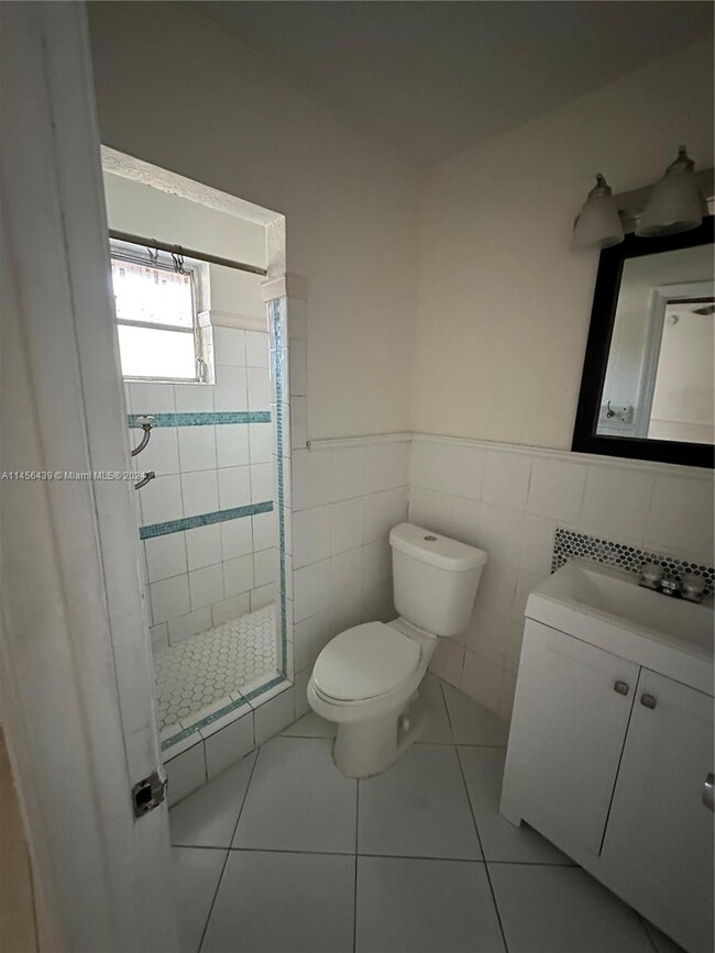 Foto del edificio - 1665 SW 29th Terrace