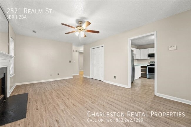 Building Photo - 2571 Realm St