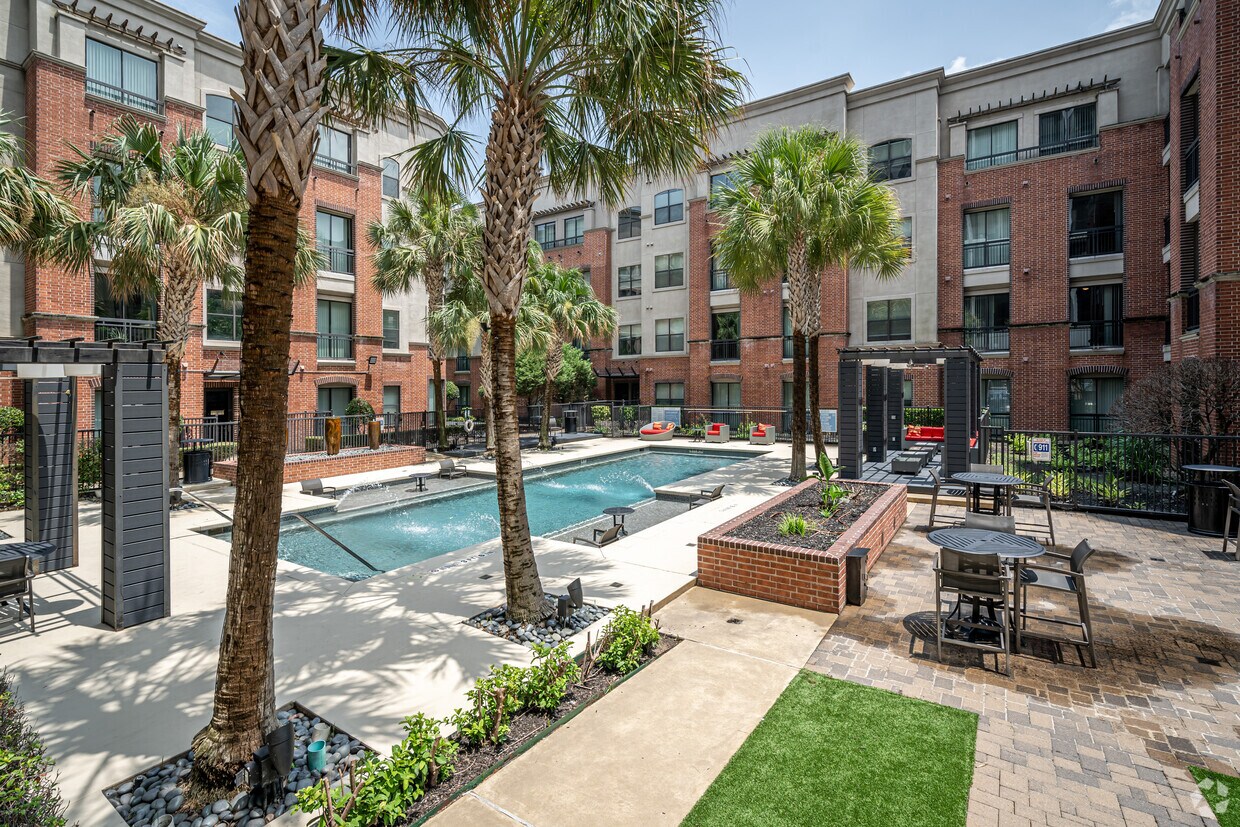 Metropole Apartments in Houston, TX