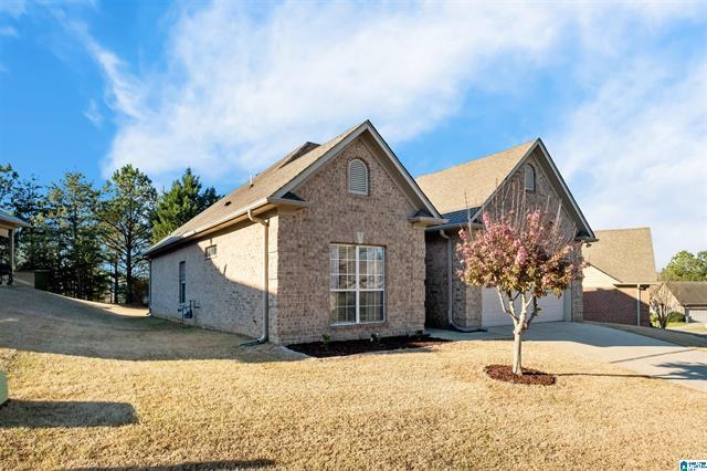 Building Photo - 2931 Summit Dr