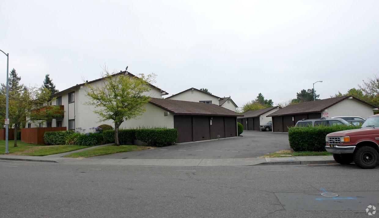 Building Photo - 951 Copeland Creek Dr