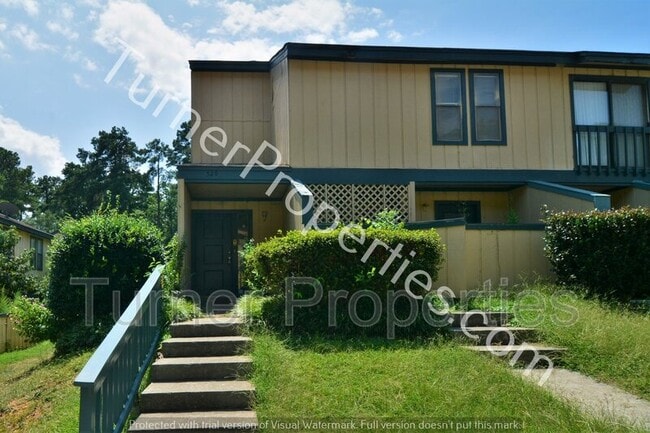 Building Photo - 529 Hickory Hill Dr