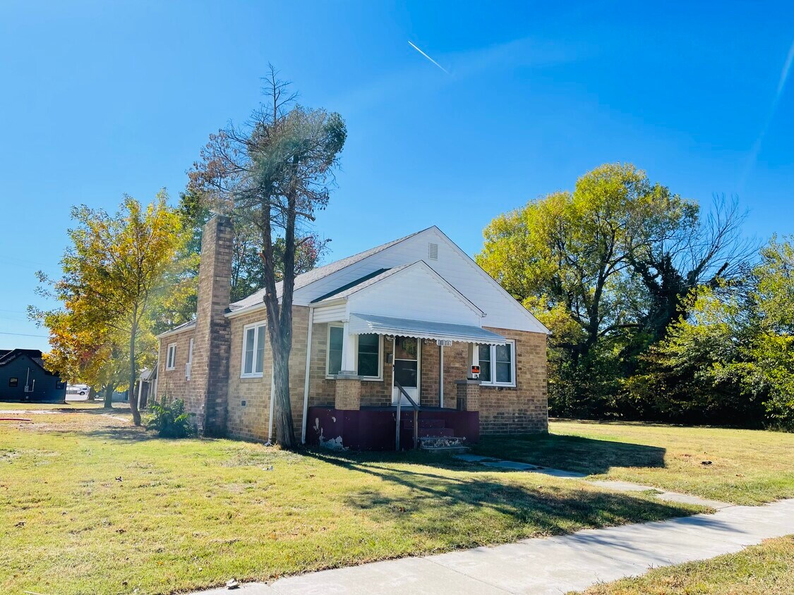 1118 Central St, Joplin, MO 64801 House Rental in Joplin, MO