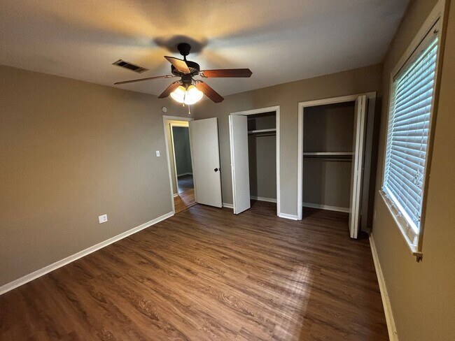 Photo - 455 Boehle St House