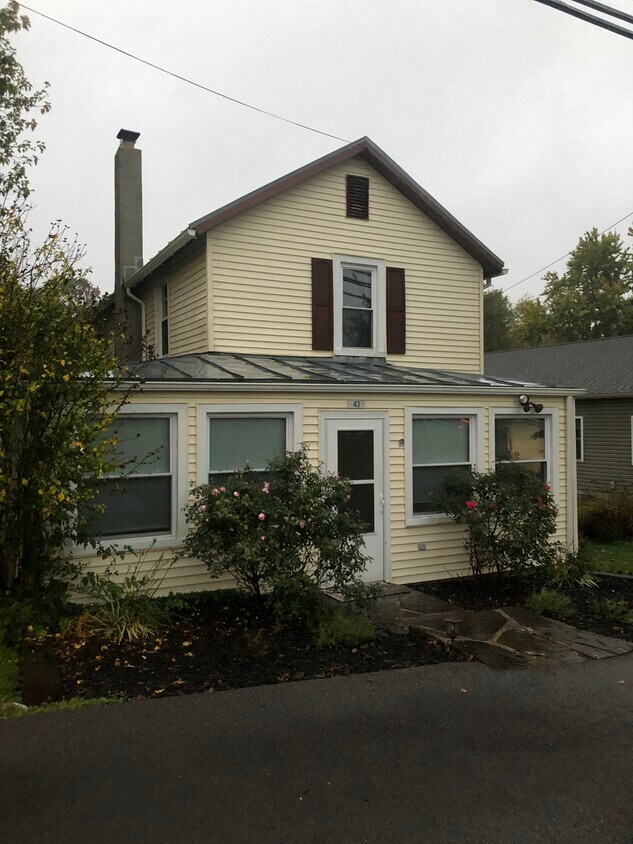 Primary Photo - 43 S Greenway Ave