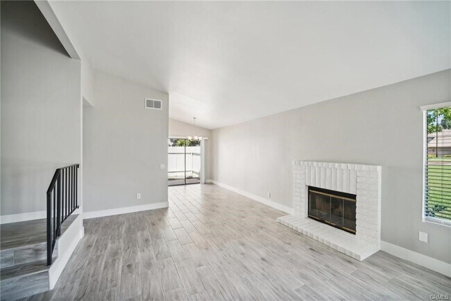 Foto del edificio - 3122 Triumph Ln