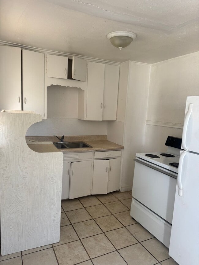 Building Photo - 503 S Milam St