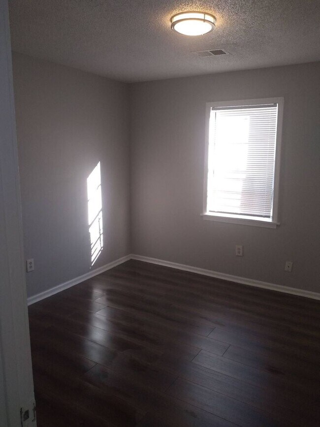 Foto del edificio - Spacious 3 bedroom 2 bath home