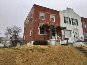 Building Photo - 8664 Oak Rd