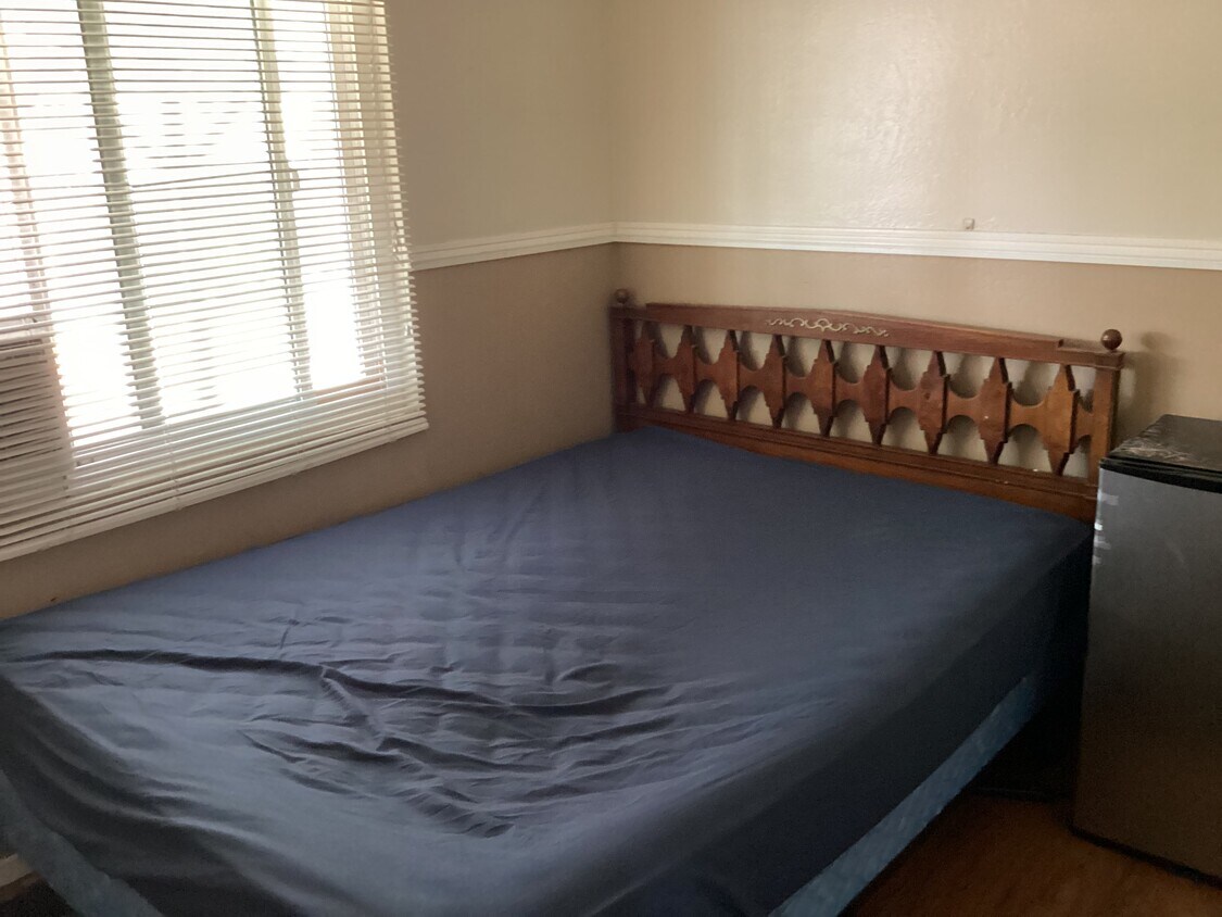 Foto principal - 1137 E 37th St