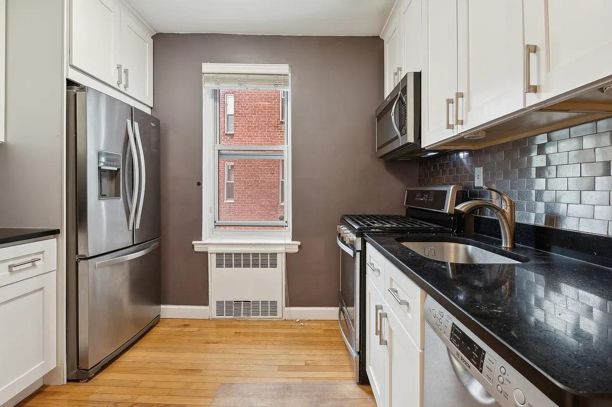 Foto principal - 3325 81st St - 2G