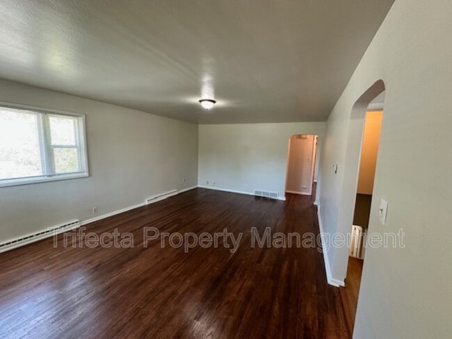 Building Photo - 622 Miller Dr