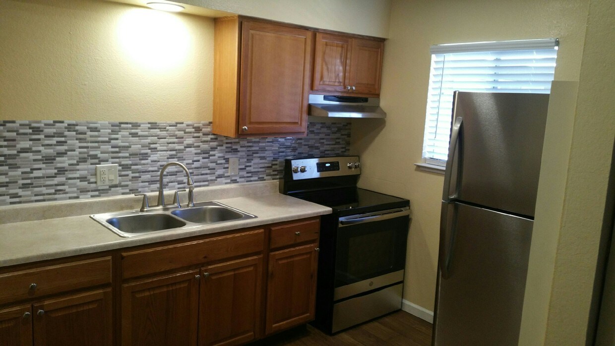 Primary Photo - 1210 Kenny Dr