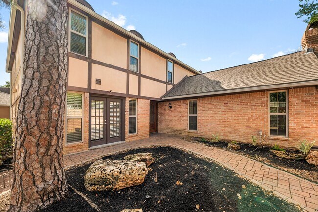 Foto del edificio - 219 Big Hollow Ln