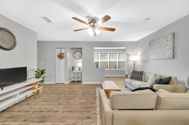 Building Photo - Spacious 1 Bedroom at Georgetown