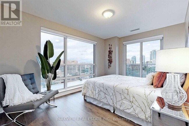 Building Photo - 2015 Sheppard Ave E