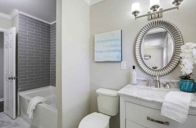 Bathroom - 1985 Thomasville Dr SE