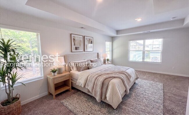 Foto del edificio - 4 Bed, 3 Bath Home with Garage / Pet-Friendly / Available Now!