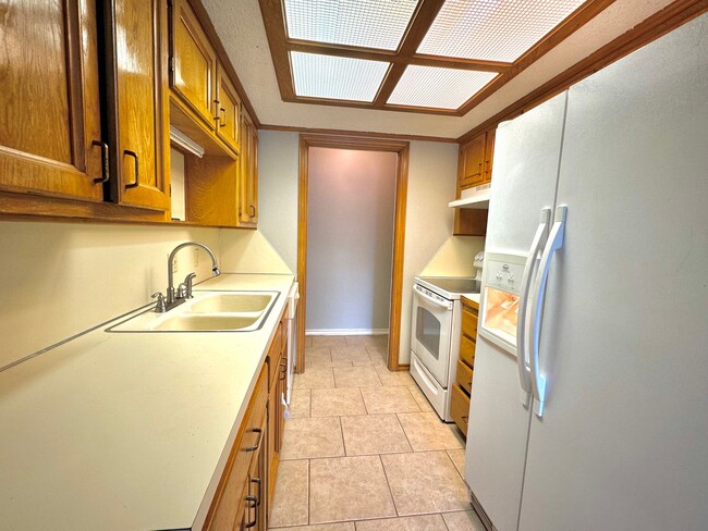 Building Photo - BRO313-315