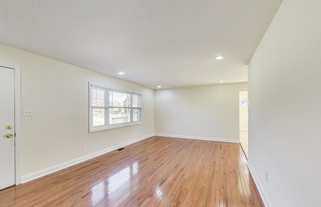 Building Photo - 6426 Prospect Terrace