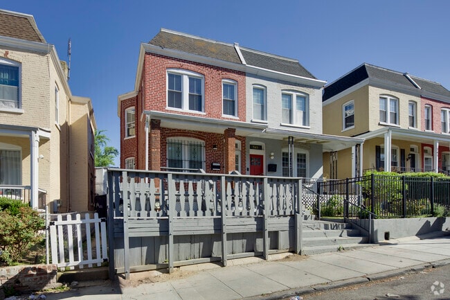 745 Gresham Pl NW - 745 Gresham Pl NW Apartments