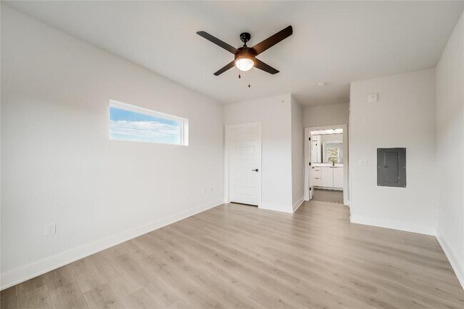 Building Photo - 2500 Longview St