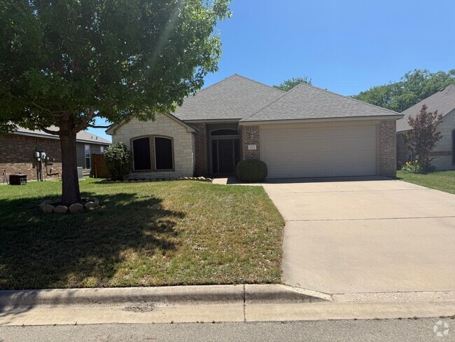 Building Photo - 1123 Neuberry Cliffe