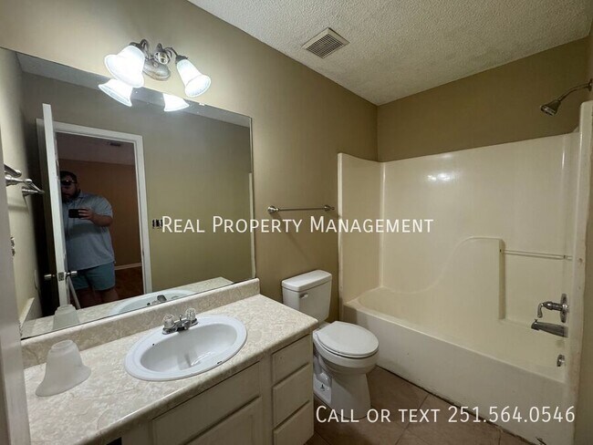 Building Photo - 2654 Jan Dr