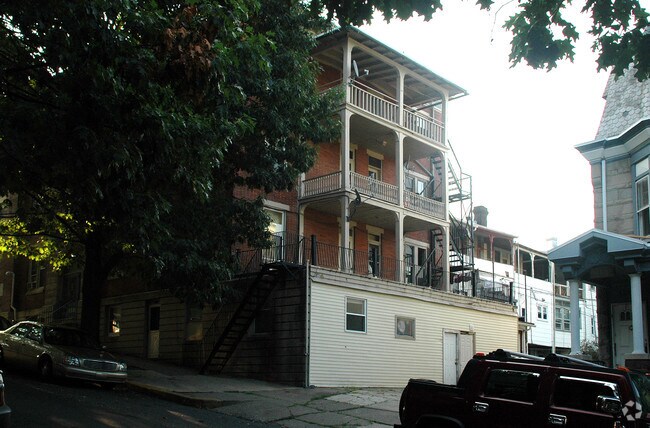 Foto del edificio - 130 Clymer St