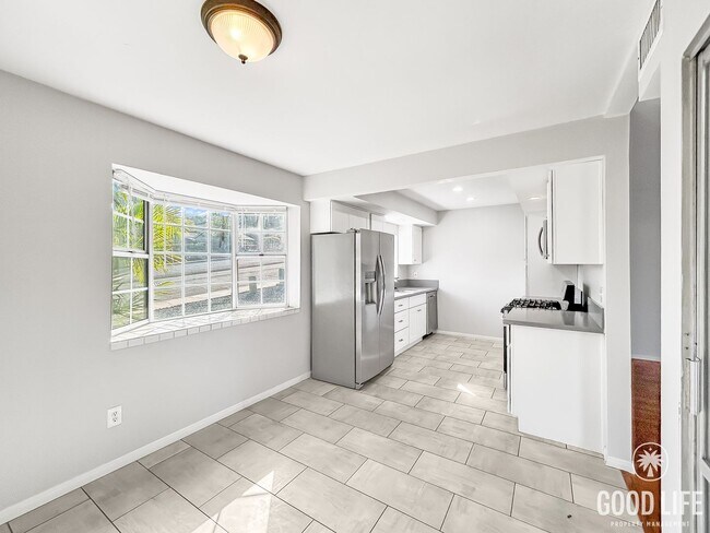 Foto del edificio - Stunning 3BD/2BA Home in Allied Gardens w/...