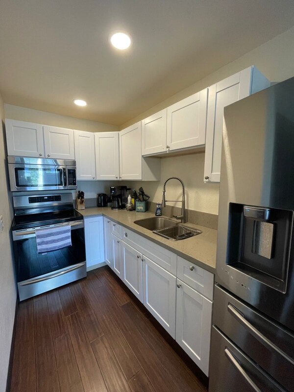 Foto del edificio - 12800 Woodley Ave