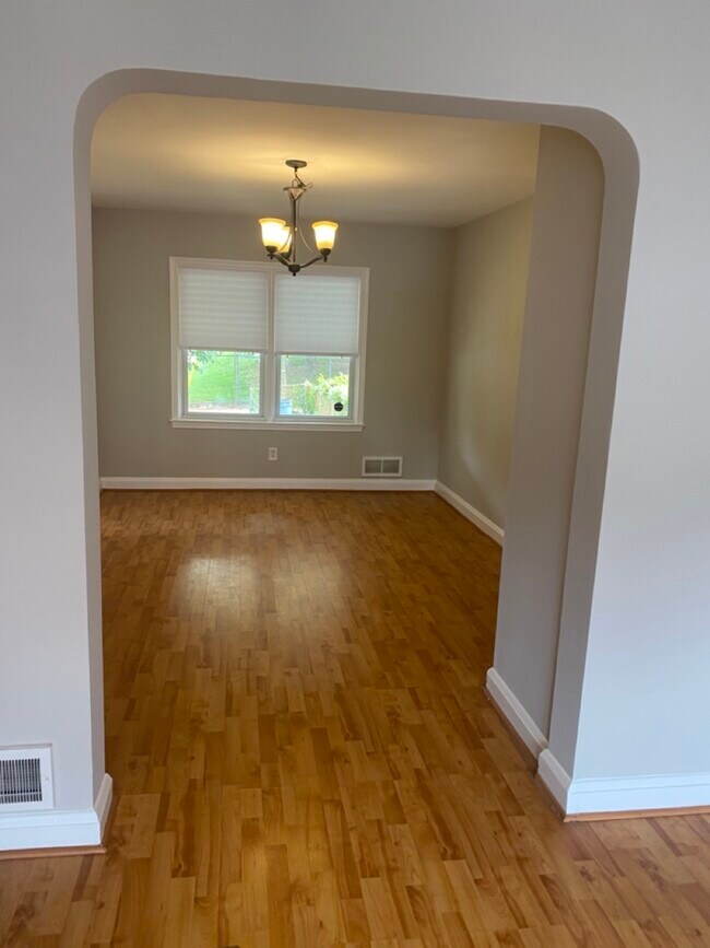 Building Photo - 863 Bosley Ave