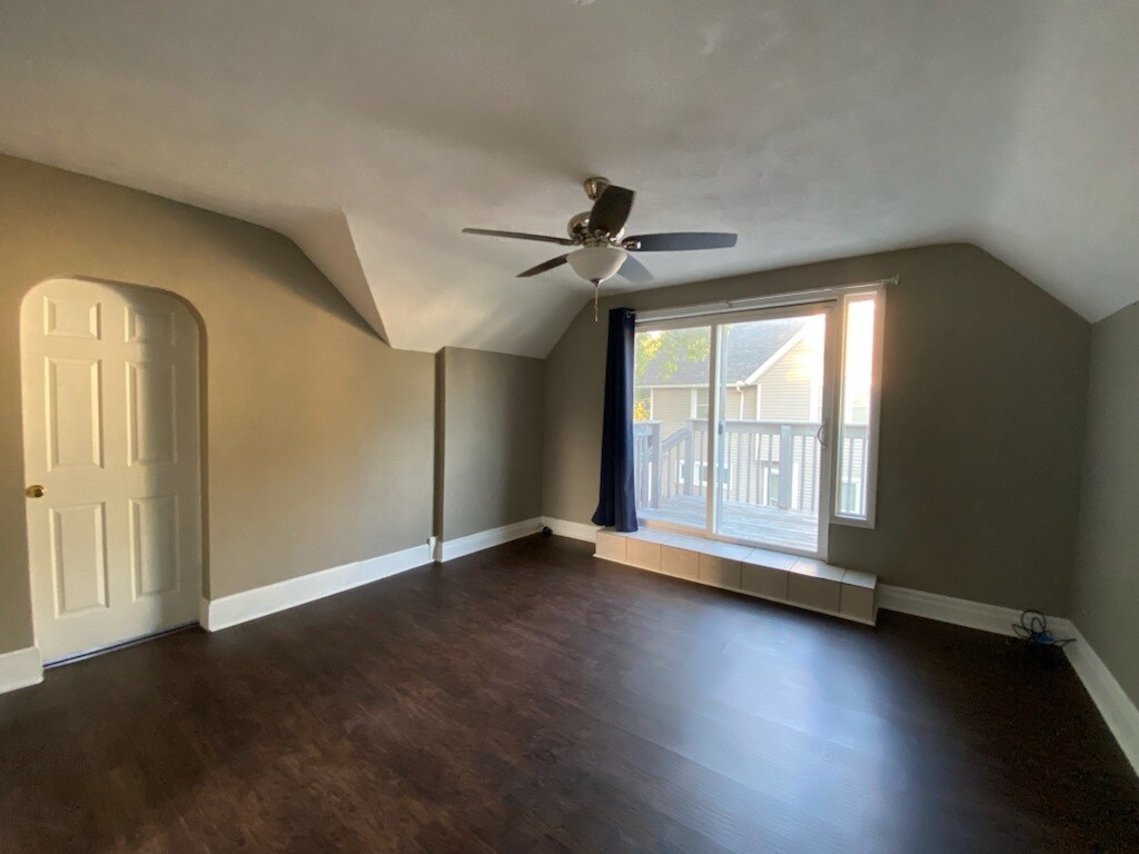 1024 18th Ave Unit Top Level, Moline, IL 61265 Condo for Rent in