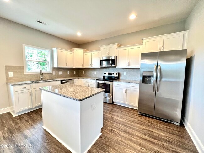 Building Photo - 103 Bachmans Trail