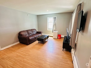Building Photo - 4384 Crescent Dr