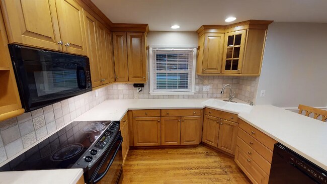 Foto del edificio - 5818 Kenwood Rd