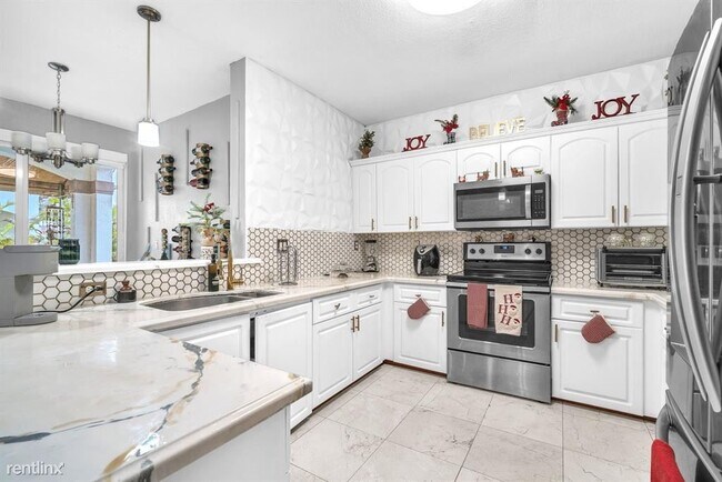 Building Photo - 3 br, 2.5 bath House - 6324 SW 165th Ave