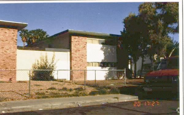Building Photo - 3370 Brussels St
