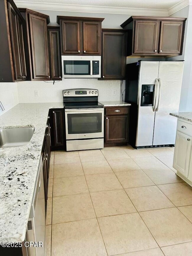 Foto del edificio - 335 Madison Circle