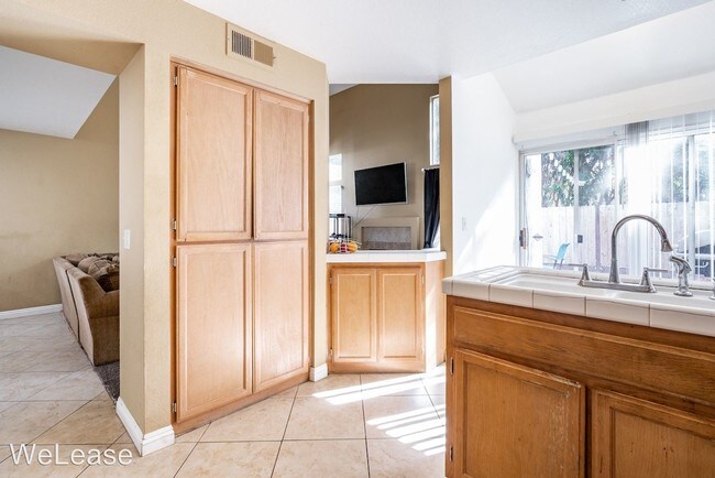 Building Photo - 3 br, 2.5 bath House - 2610 Valencia Canyon
