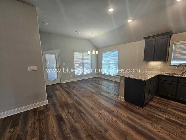 Building Photo - 2903 Tulip Dr