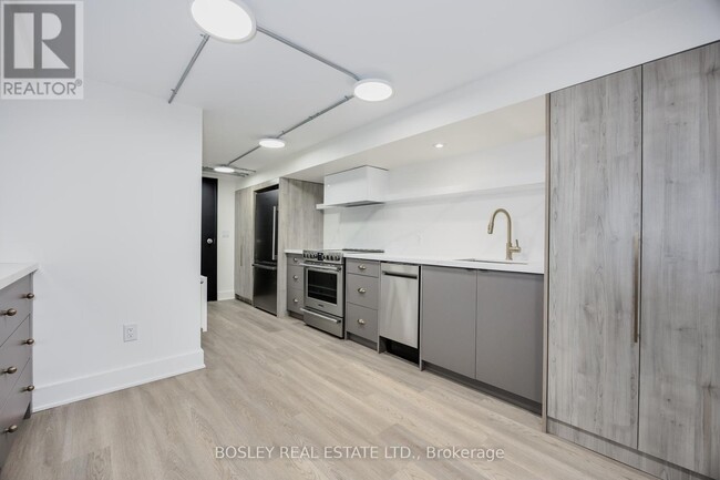Building Photo - 334 Gladstone Ave