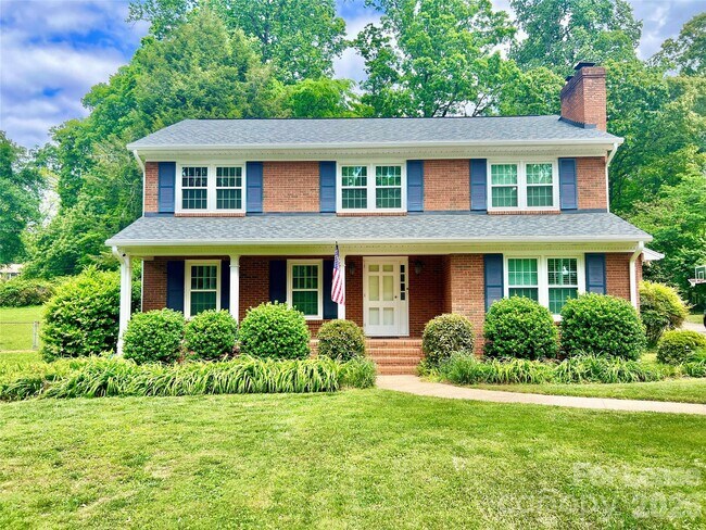 Foto del edificio - 6840 Newhall Rd